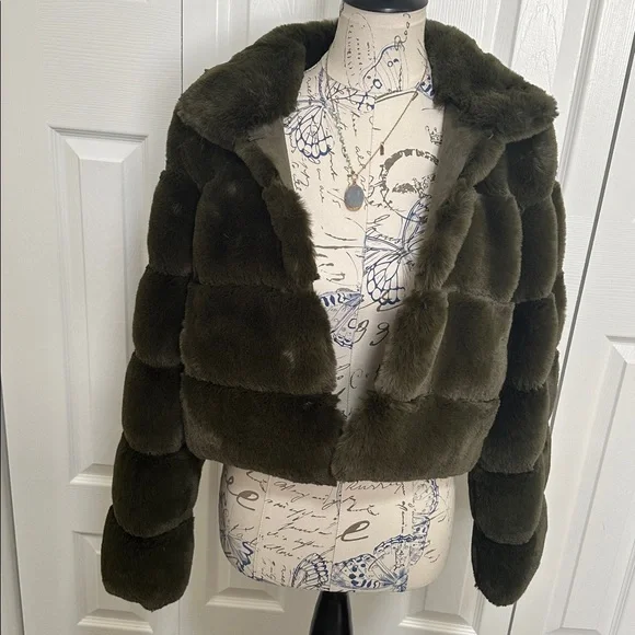 Belle Fare Faux Fur Olive Cropped Jacket - Picture 12 of 16
